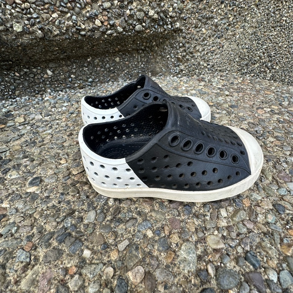 NATIVE YOUTH Black and White Kids Slip-On Sandals